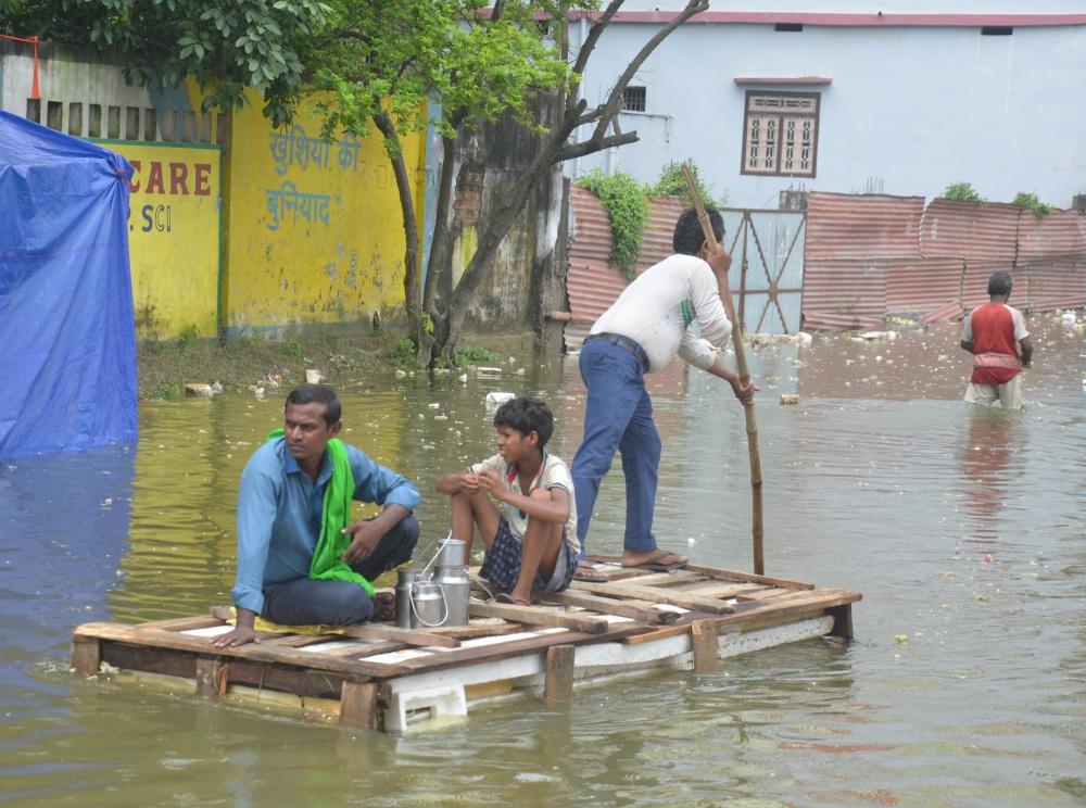 The Weekend Leader - Flood situation in Bengal snowballing into political row